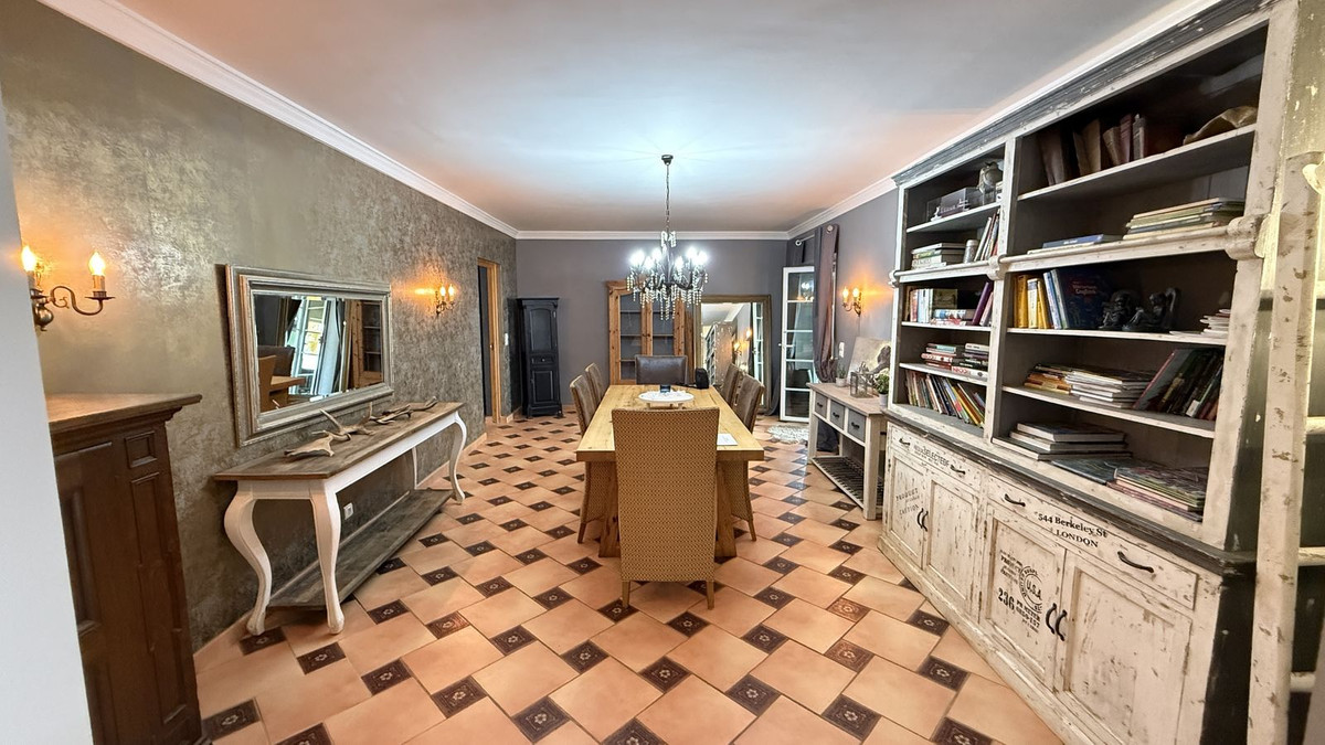 Finca for sale in Coín