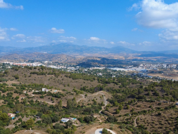 Finca for sale in Coín