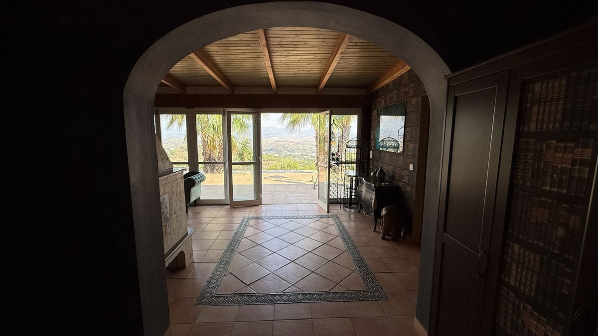 Finca for sale in Coín