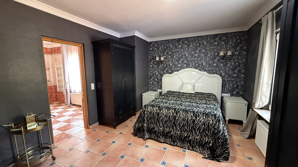 Finca for sale in Coín