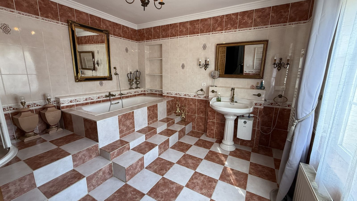 Finca for sale in Coín