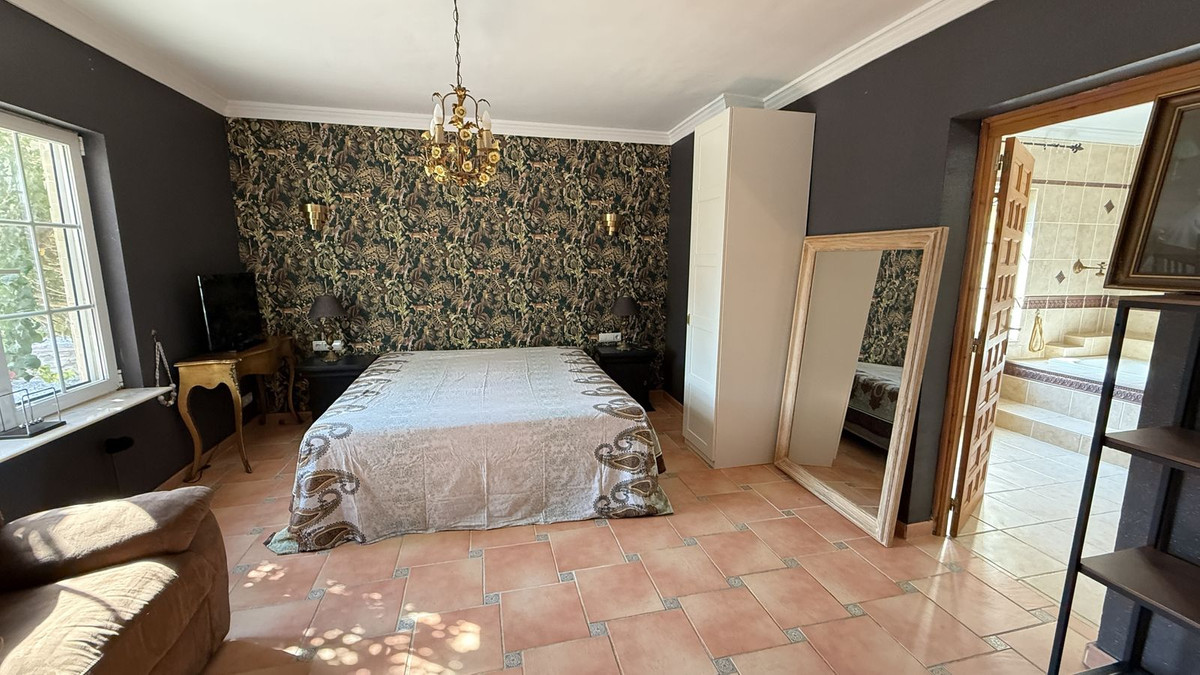 Finca for sale in Coín