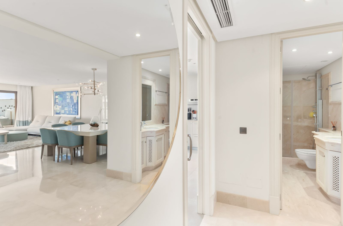 Penthouse for sale in Estepona