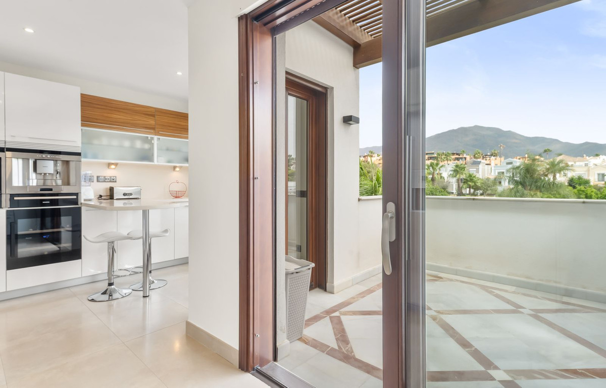 Penthouse for sale in Estepona