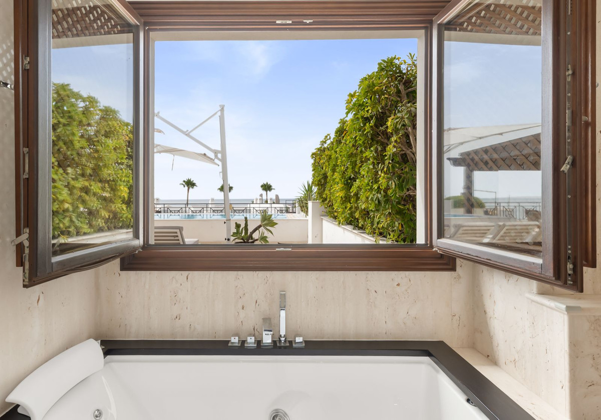 Penthouse for sale in Estepona