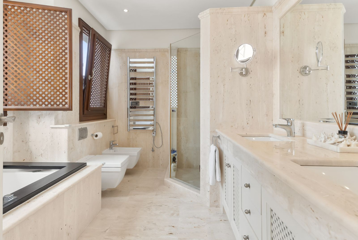 Penthouse for sale in Estepona