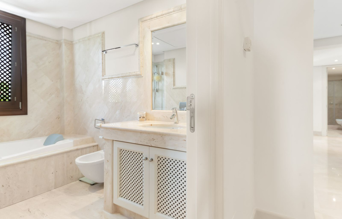 Penthouse for sale in Estepona