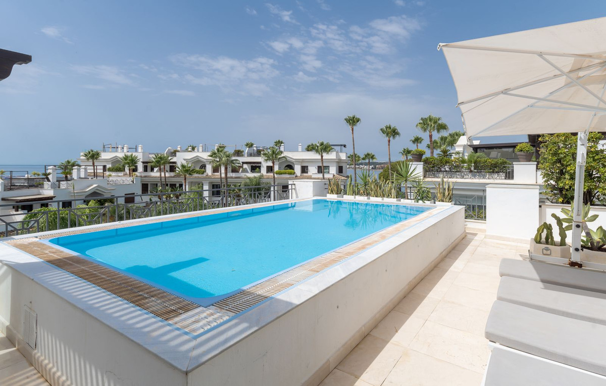 Penthouse for sale in Estepona