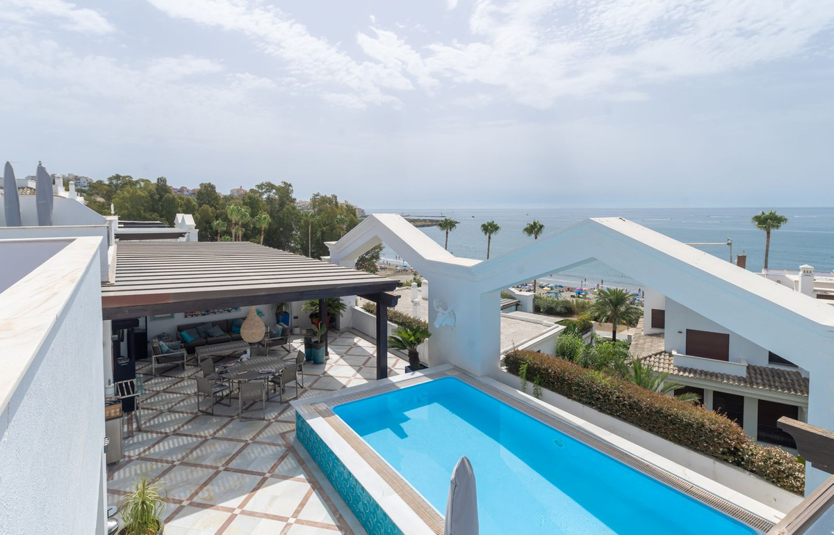 Penthouse for sale in Estepona