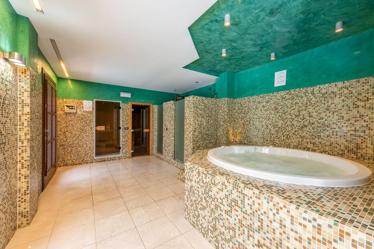Penthouse for sale in Estepona