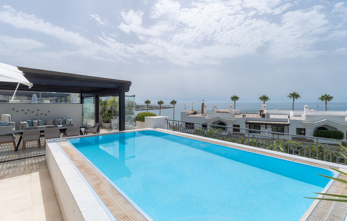 Penthouse for sale in Estepona
