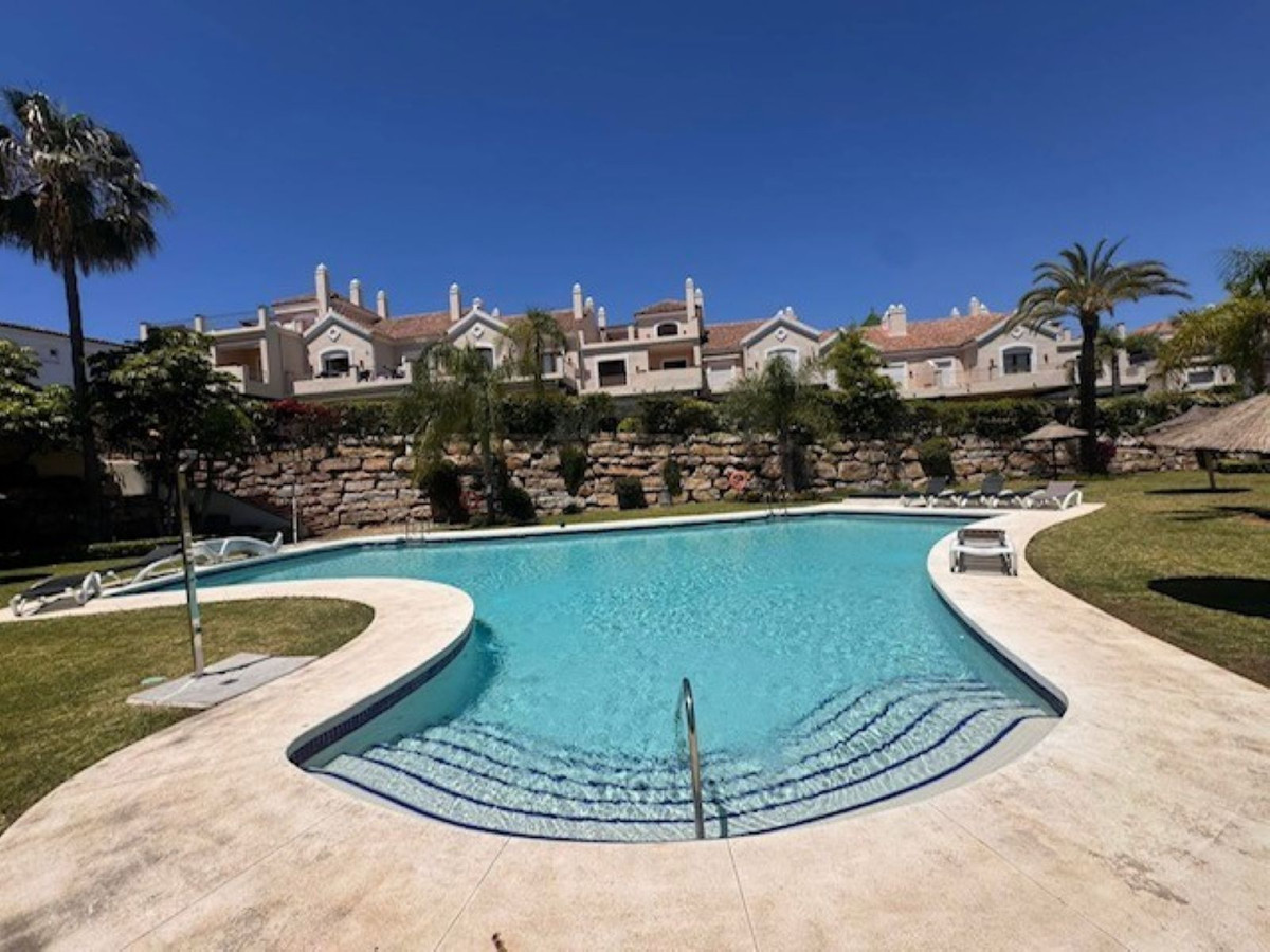 Townhouse for sale in El Paraiso