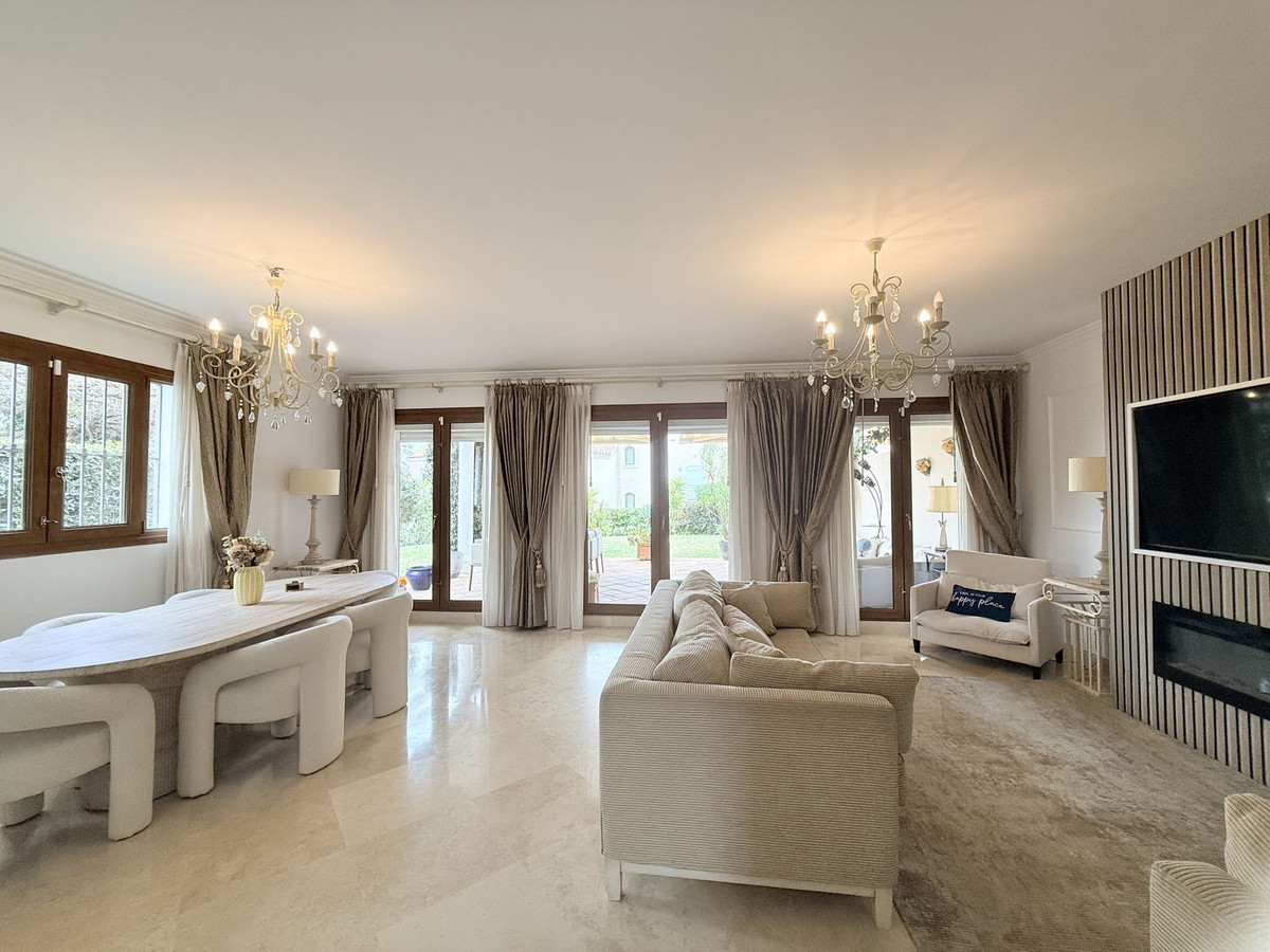 Townhouse for sale in El Paraiso