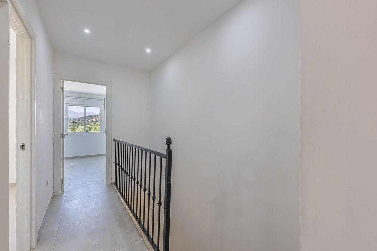 Townhouse for sale in Estepona