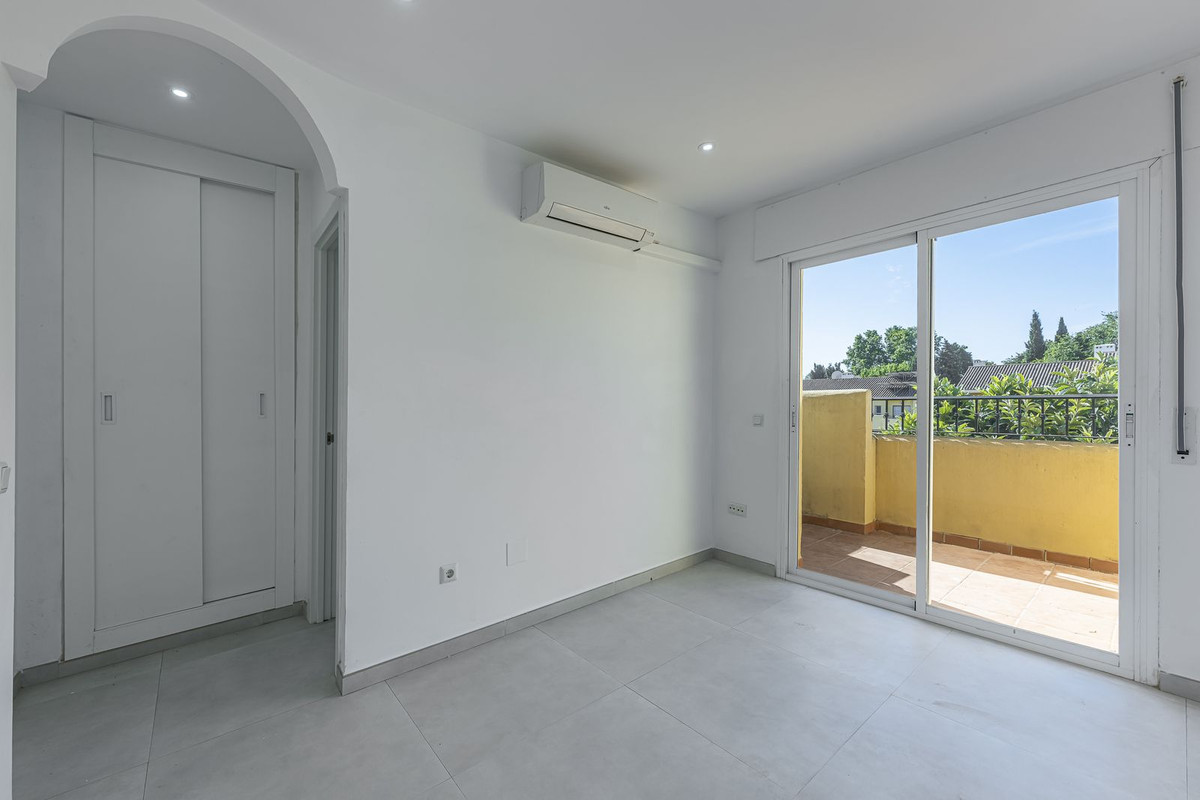 Townhouse for sale in Estepona