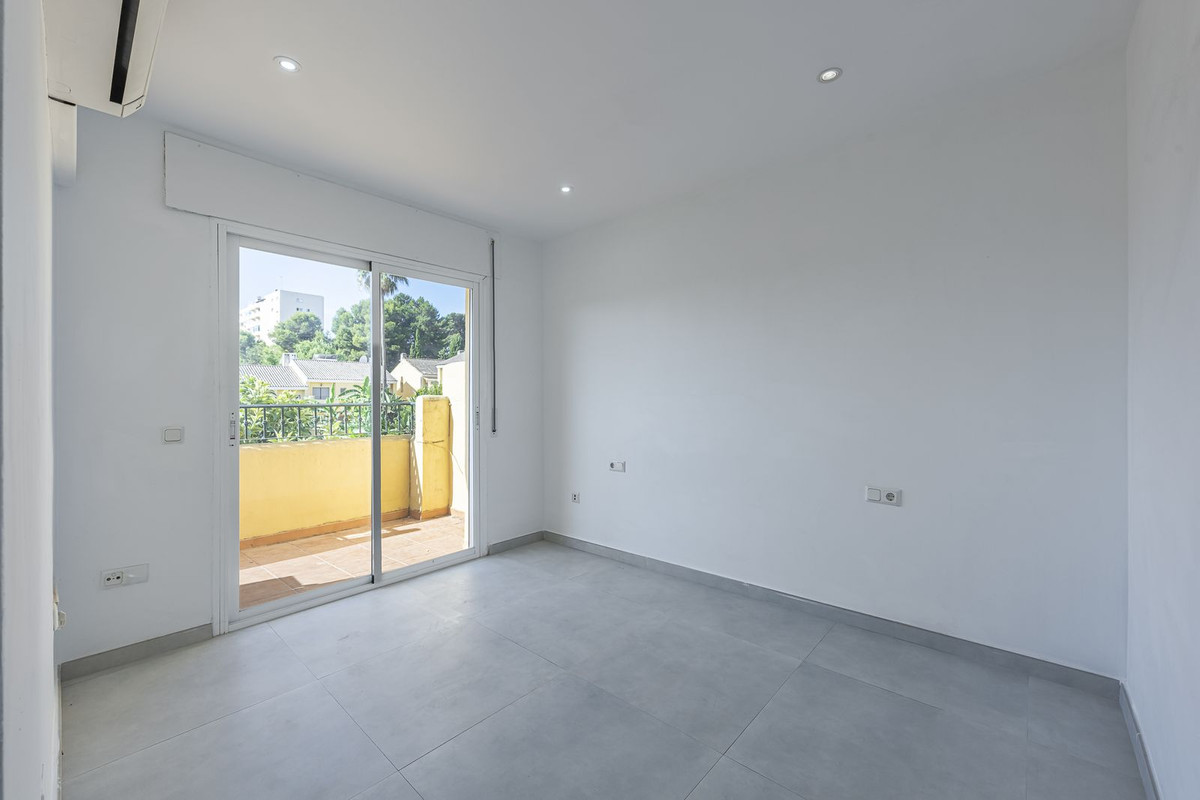 Townhouse for sale in Estepona
