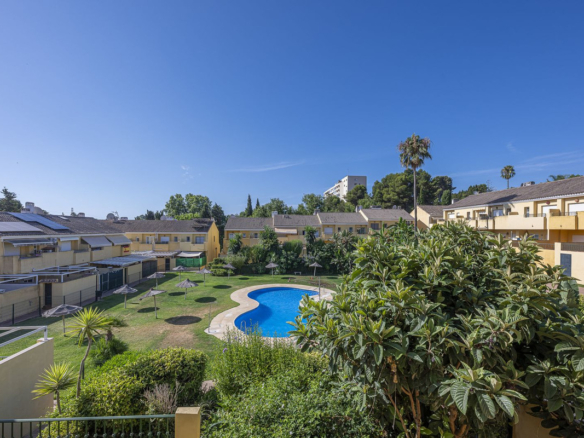 Townhouse for sale in Estepona