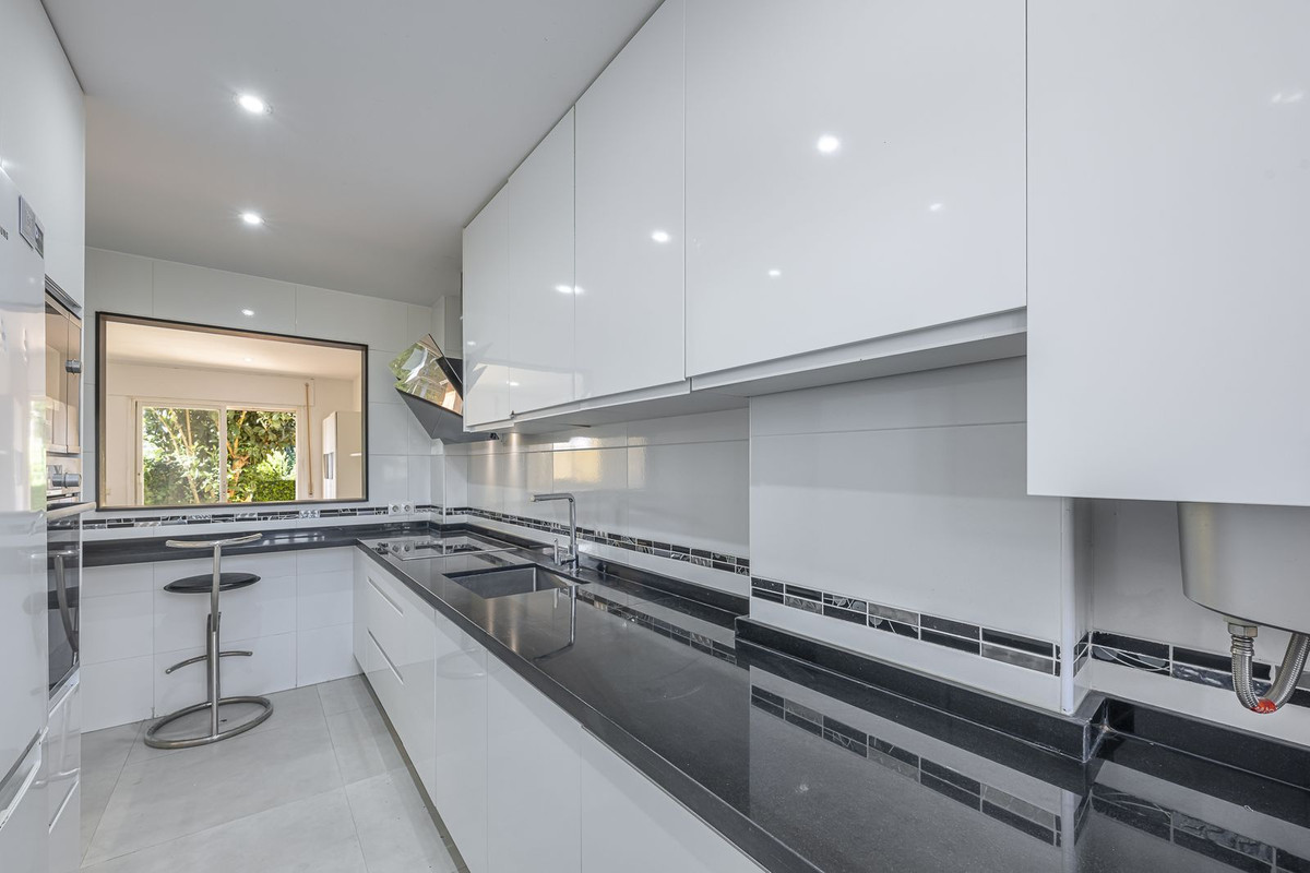 Townhouse for sale in Estepona