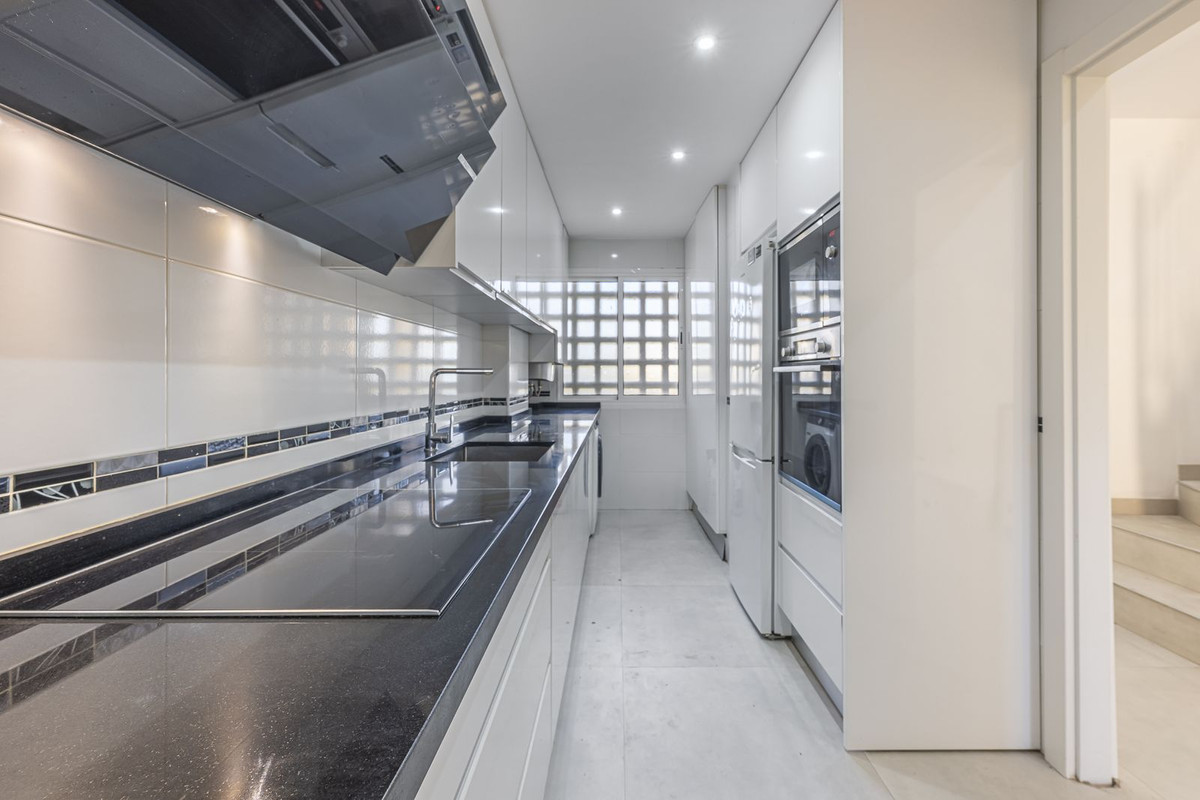 Townhouse for sale in Estepona