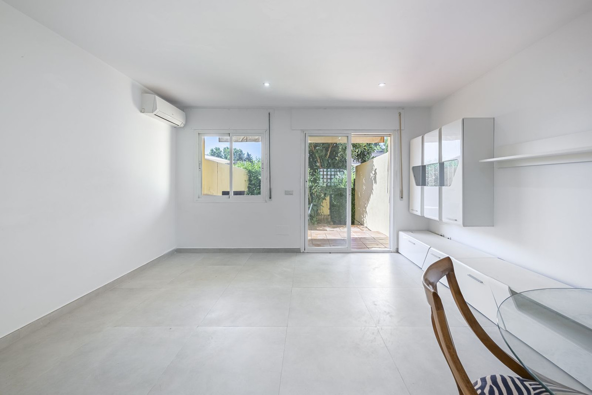 Townhouse for sale in Estepona