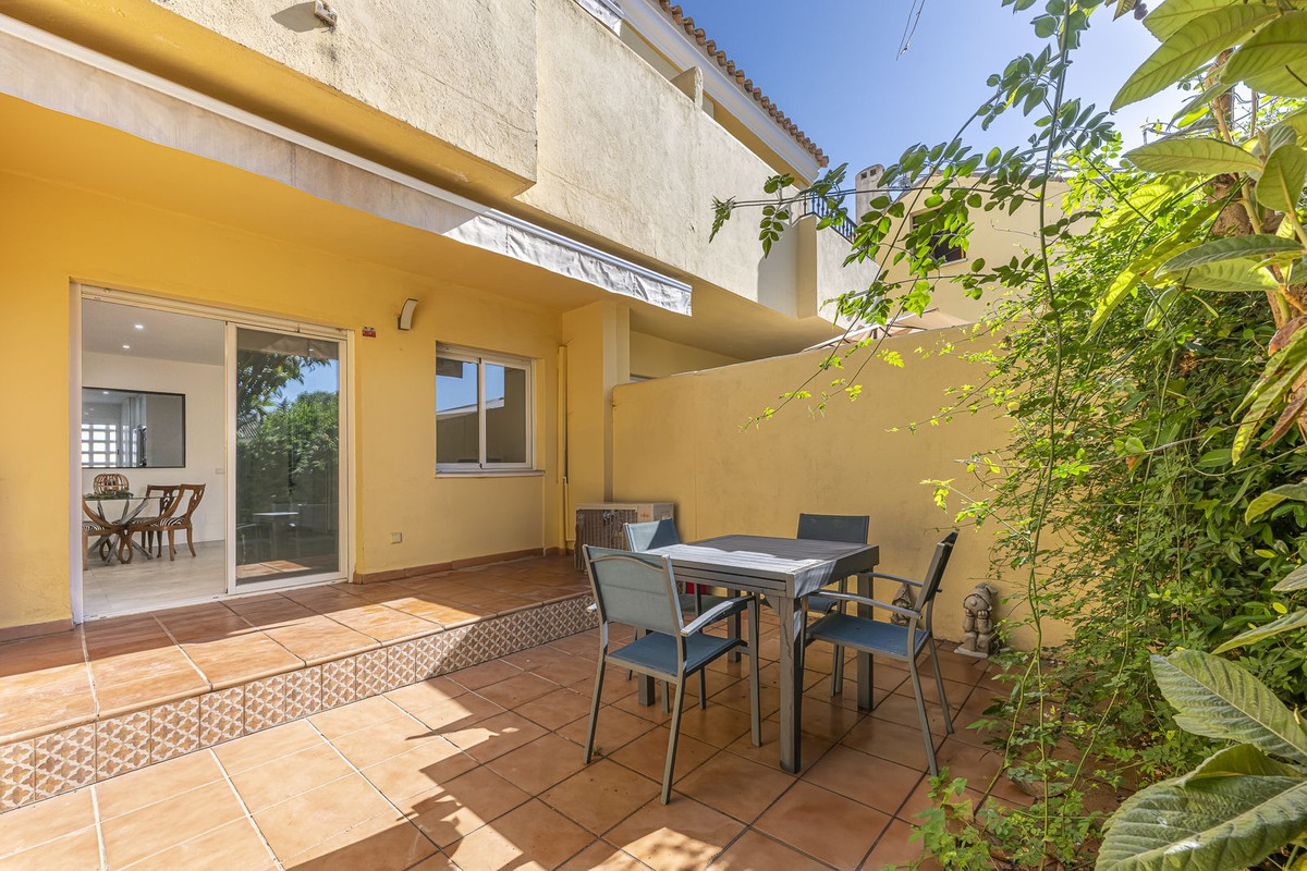 Townhouse for sale in Estepona