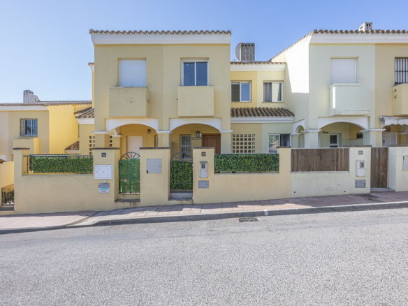 Townhouse for sale in Estepona