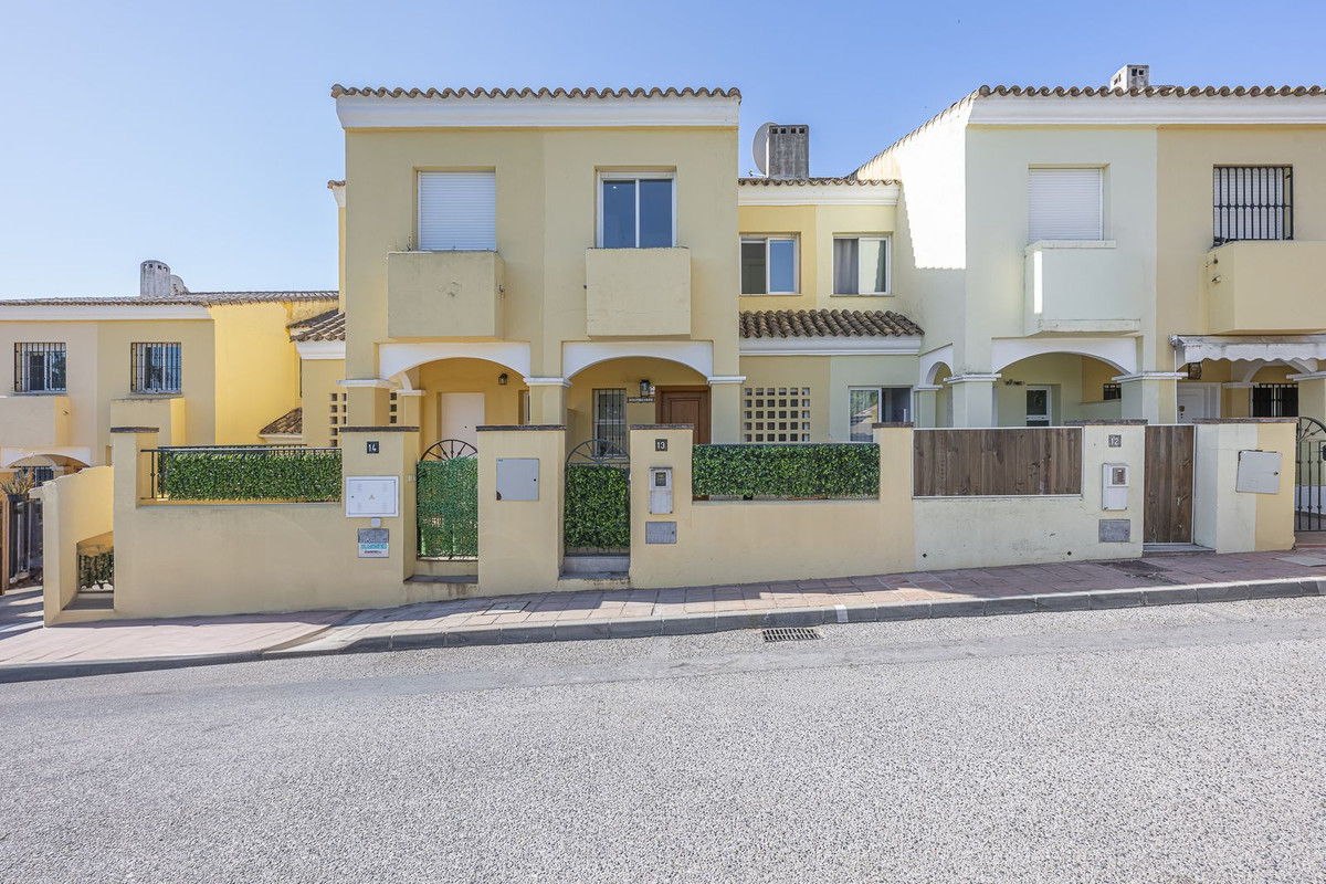 Townhouse for sale in Estepona