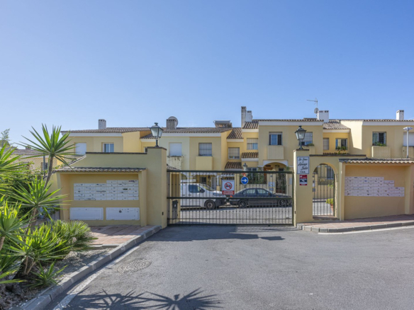 Townhouse for sale in Estepona