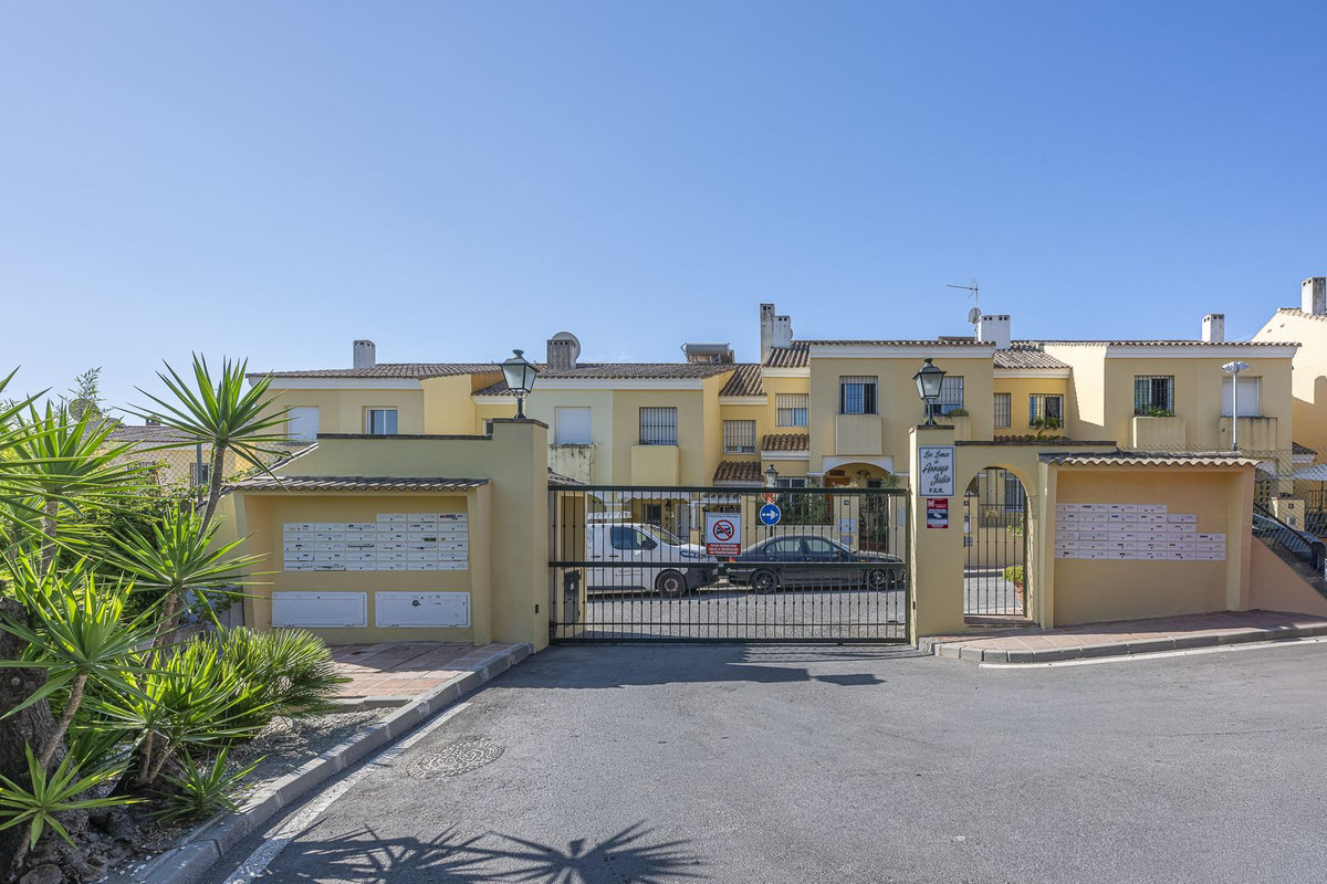 Townhouse for sale in Estepona