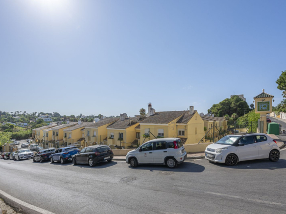 Townhouse for sale in Estepona