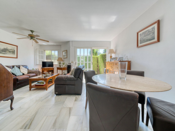 Townhouse for sale in Estepona