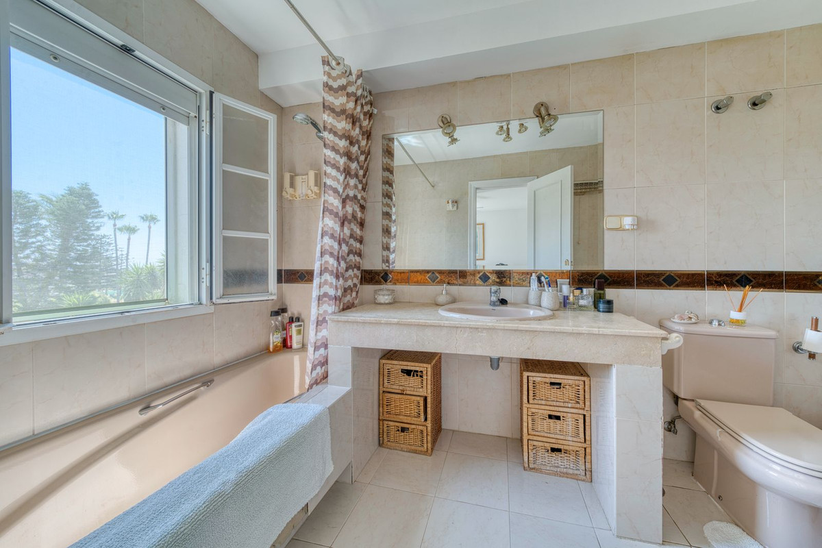 Townhouse for sale in Estepona