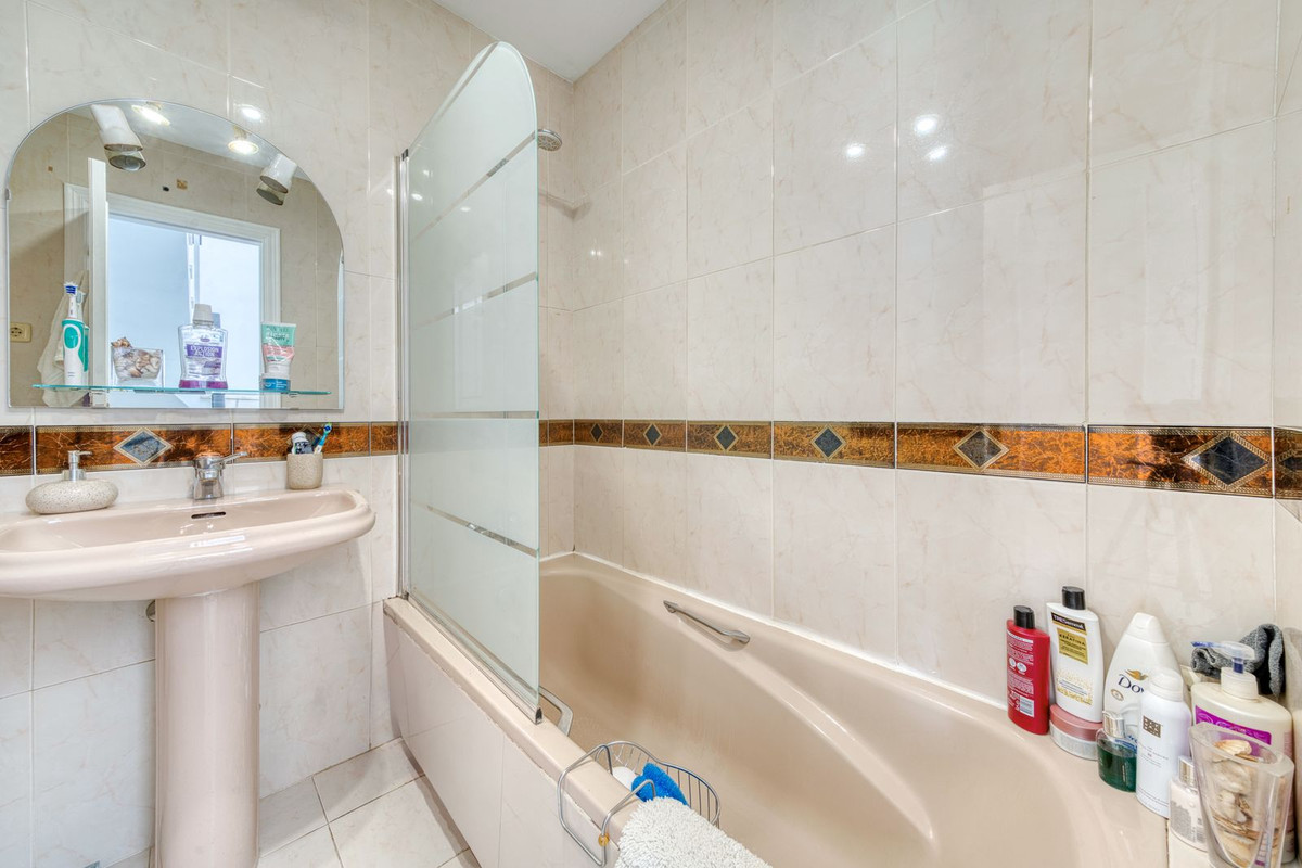 Townhouse for sale in Estepona