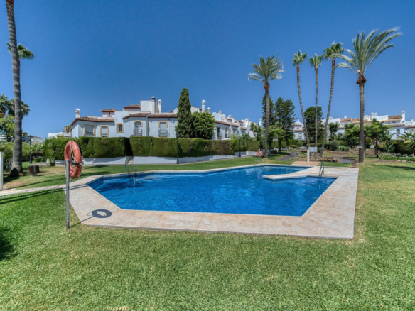 Townhouse for sale in Estepona