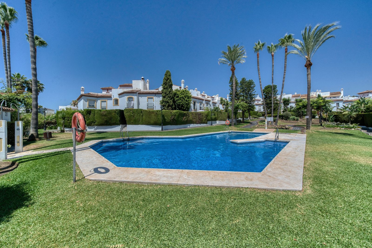 Townhouse for sale in Estepona