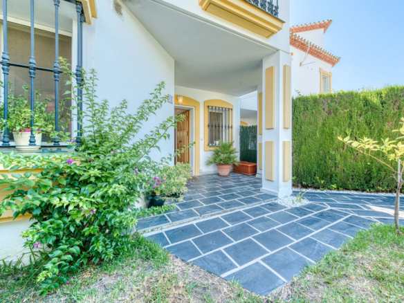 Townhouse for sale in Estepona