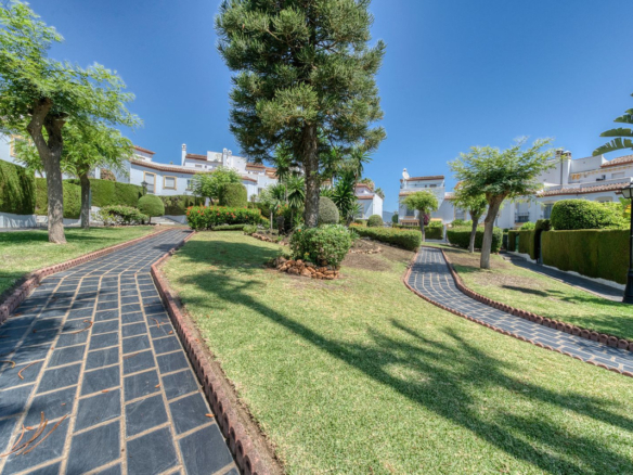 Townhouse for sale in Estepona