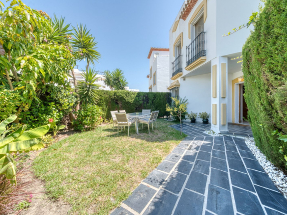 Townhouse for sale in Estepona