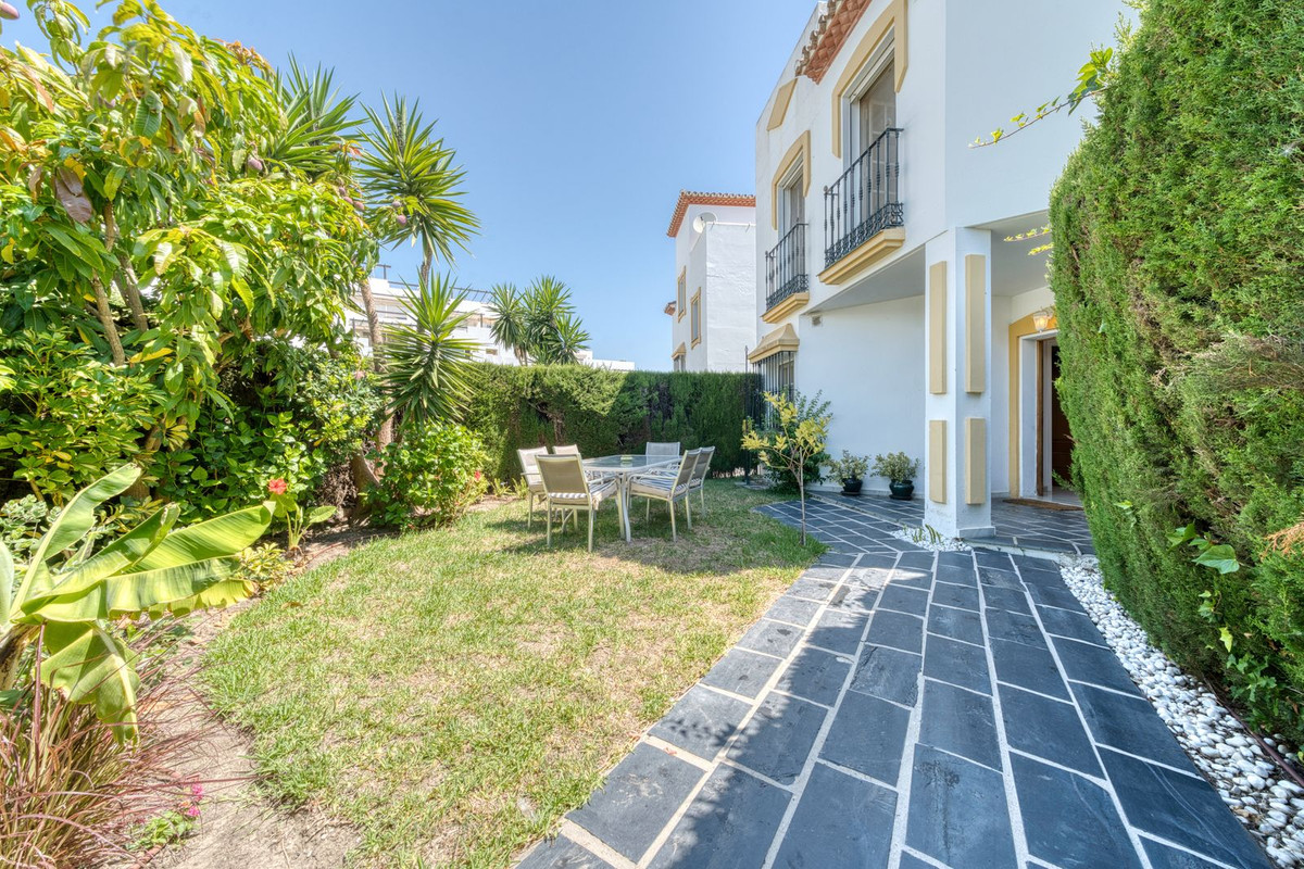 Townhouse for sale in Estepona