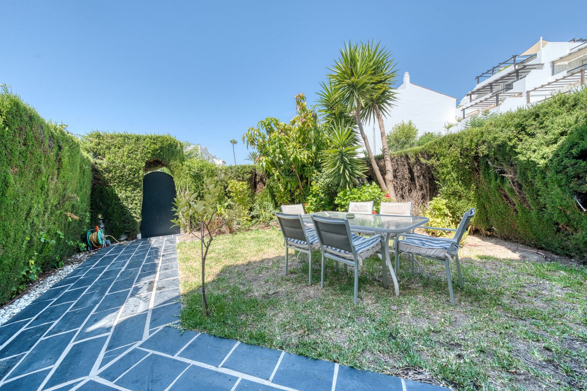 Townhouse for sale in Estepona