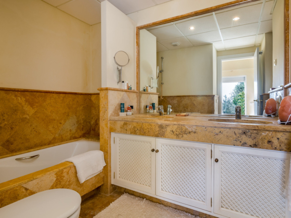 Townhouse for sale in Istán