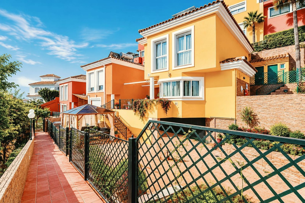 Townhouse-in-Malaga-Ref-R5427736 Townhouse for sale in Málaga