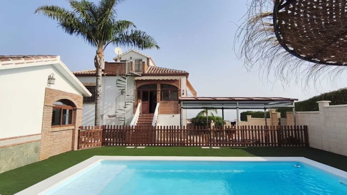 Villa-in-Alhaurin-el-Grande-Ref-R5446408 Villa for sale in Alhaurín el Grande