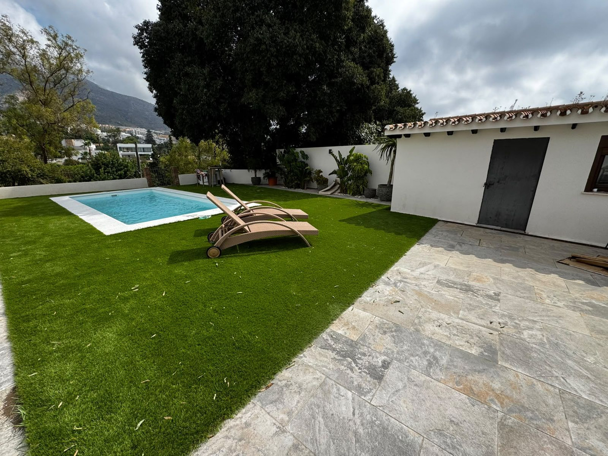 Villa for sale in Benalmadena