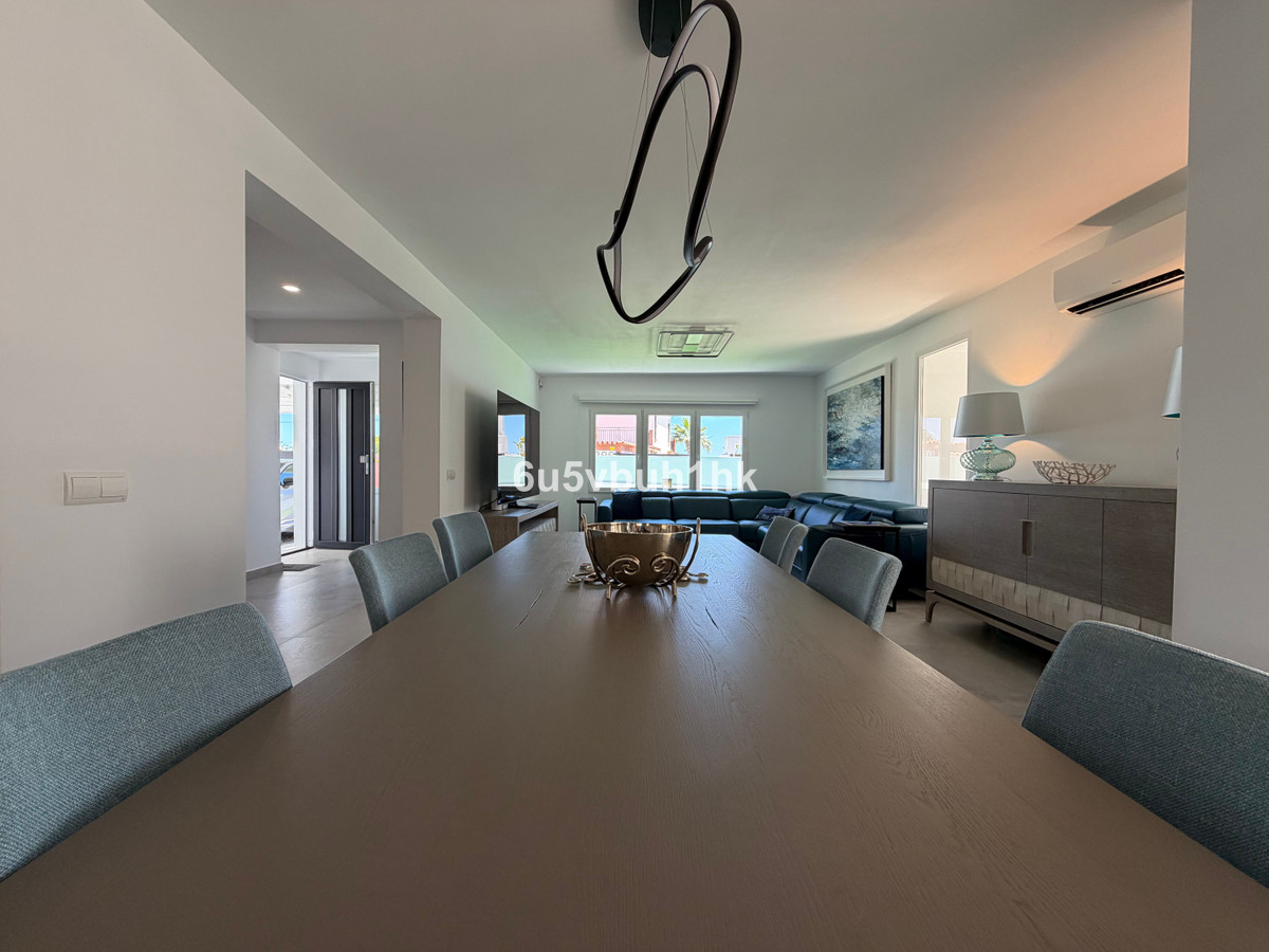 Villa for sale in Benalmadena