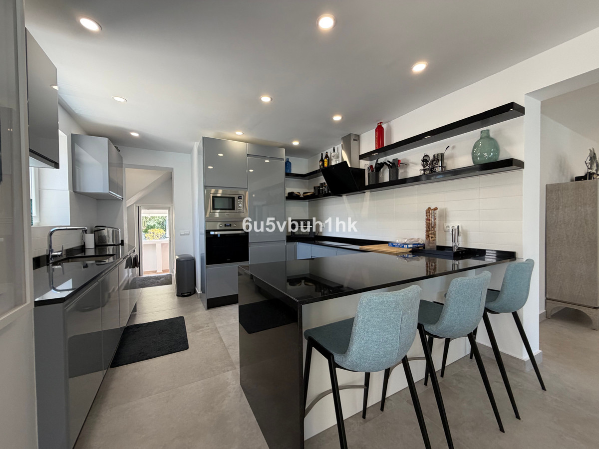 Villa for sale in Benalmadena