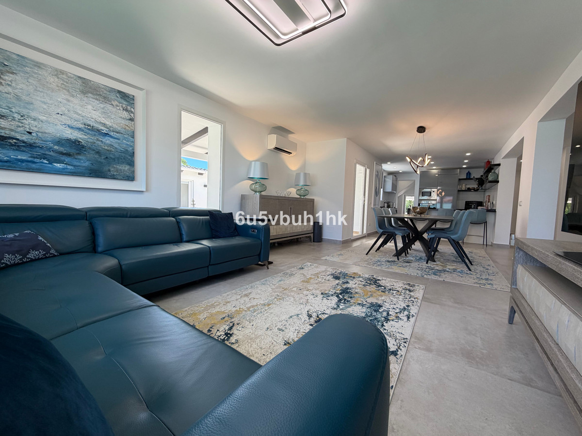 Villa for sale in Benalmadena