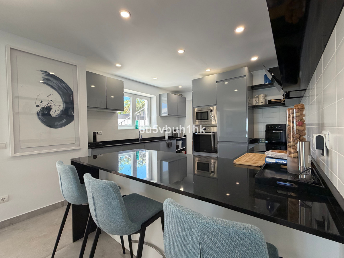 Villa for sale in Benalmadena