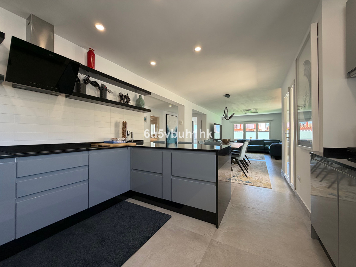 Villa for sale in Benalmadena