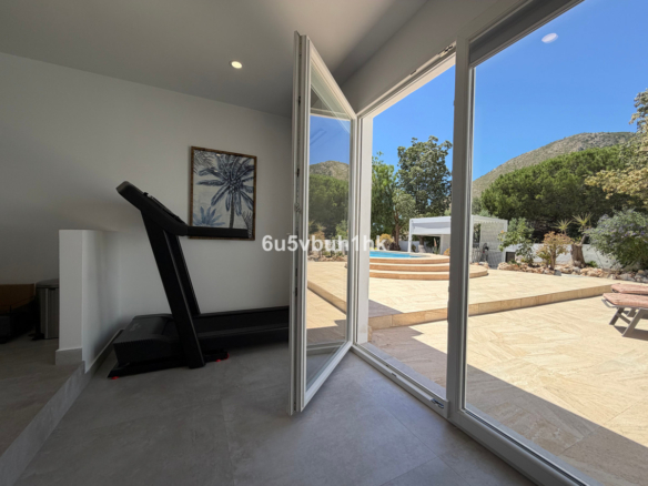Villa for sale in Benalmadena